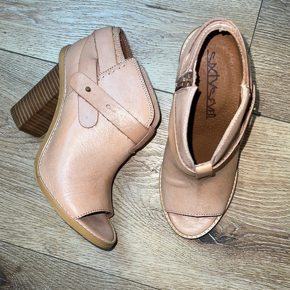 Sixtyseven Polly Tan Leather Peeptoe Booties Size 37/5